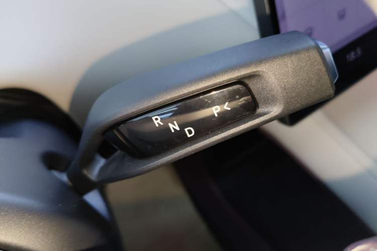 Used Xiaomi Auto YU7 2025 Ultra-Long Range High-Performance All-Wheel-Drive Max Edition Gear Lever