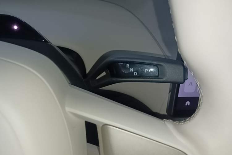 Used Xiaomi Auto YU7 2025 Ultra-Long Range All-Wheel Drive Pro Version Gear Lever