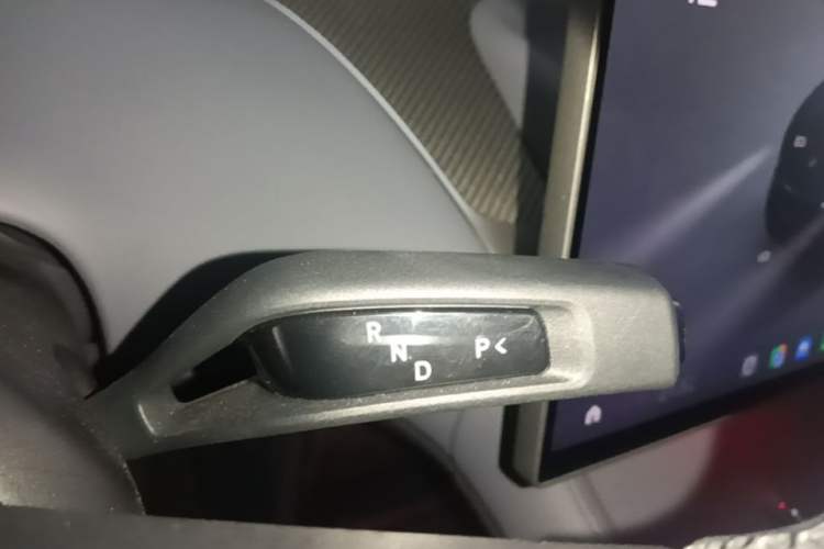 Used Xiaomi Auto YU7 2025 Ultra-Long Range High-Performance All-Wheel-Drive Max Edition Gear Lever