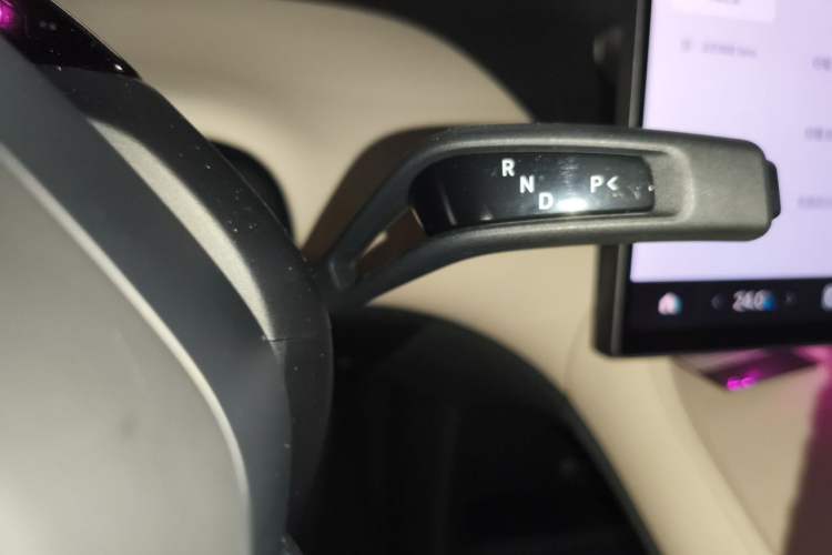 Used Xiaomi Auto YU7 2025 Ultra-Long Range High-Performance All-Wheel-Drive Max Edition Gear Lever