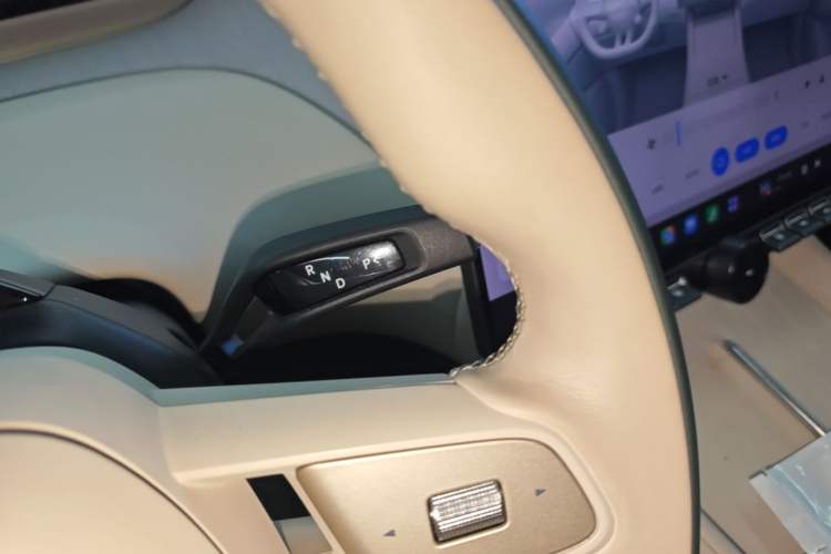Used Xiaomi Auto YU7 2025 Ultra-Long Range High-Performance All-Wheel-Drive Max Edition Gear Lever