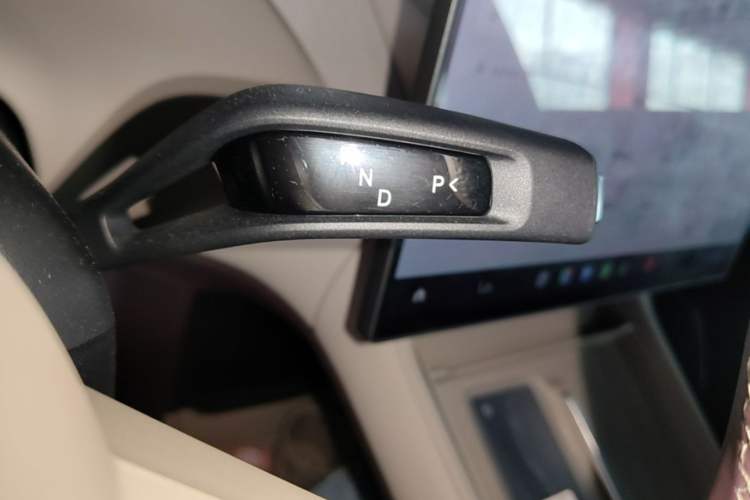 Used Xiaomi Auto YU7 2025 Ultra-Long Range Rear-Wheel Drive Version Gear Lever