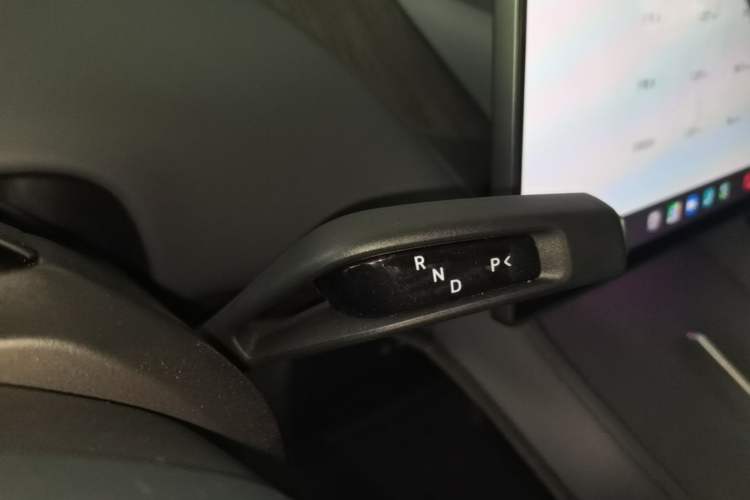 Used Xiaomi Auto YU7 2025 Ultra-Long Range Rear-Wheel Drive Version Gear Lever