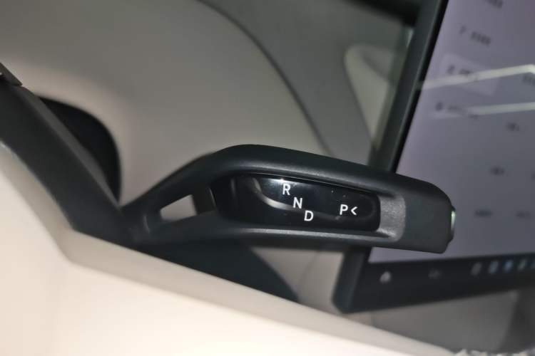 Used Xiaomi Auto YU7 2025 Ultra-Long Range High-Performance All-Wheel-Drive Max Edition Gear Lever