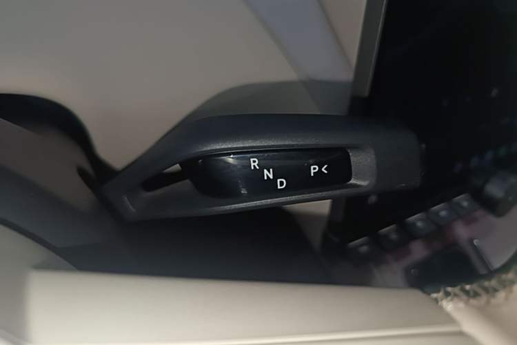 Used Xiaomi Auto YU7 2025 Ultra-Long Range High-Performance All-Wheel-Drive Max Edition Gear Lever