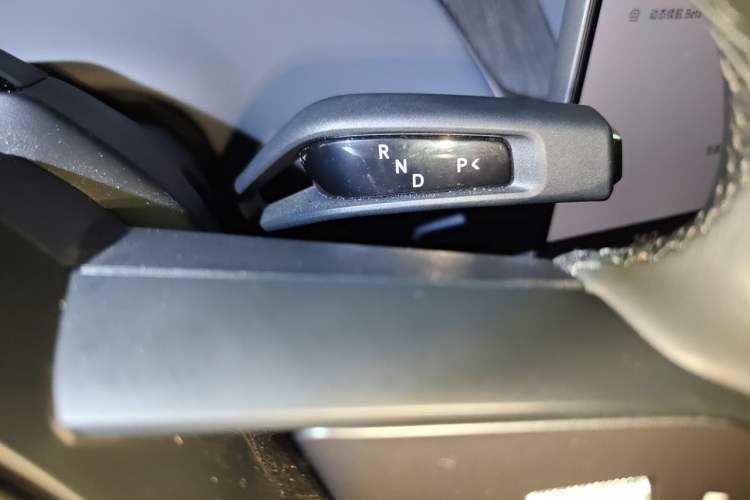 Used Xiaomi Auto YU7 2025 Ultra-Long Range High-Performance All-Wheel-Drive Max Edition Gear Lever