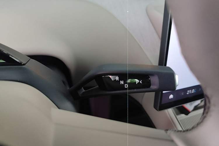 Used Xiaomi Auto YU7 2025 Ultra-Long Range High-Performance All-Wheel-Drive Max Edition Gear Lever