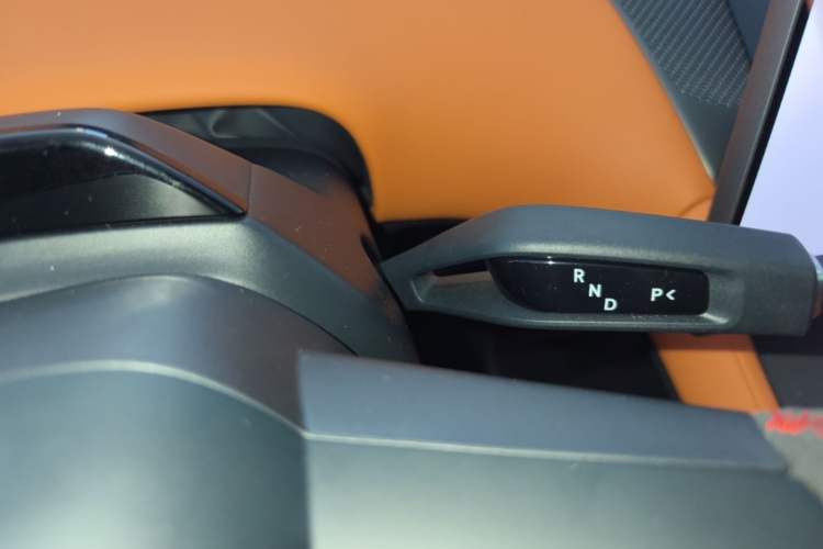 Used Xiaomi Auto YU7 2025 Ultra-Long Range High-Performance All-Wheel-Drive Max Edition Gear Lever