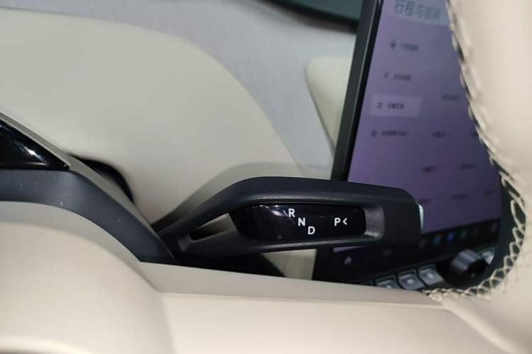 Used Xiaomi Auto YU7 2025 Ultra-Long Range All-Wheel Drive Pro Version Gear Lever
