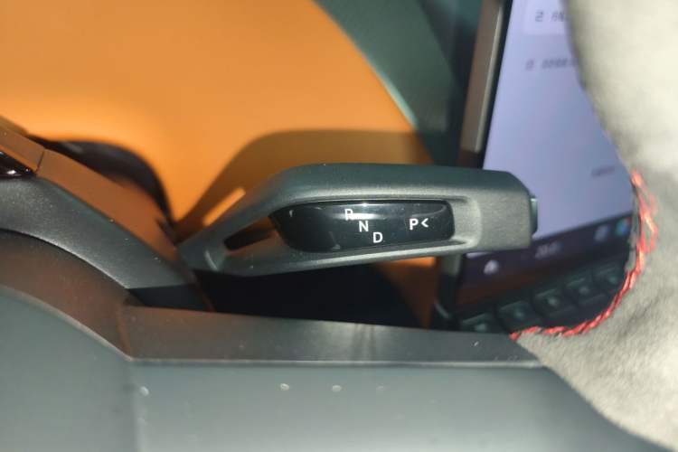 Used Xiaomi Auto YU7 2025 Ultra-Long Range High-Performance All-Wheel-Drive Max Edition Gear Lever