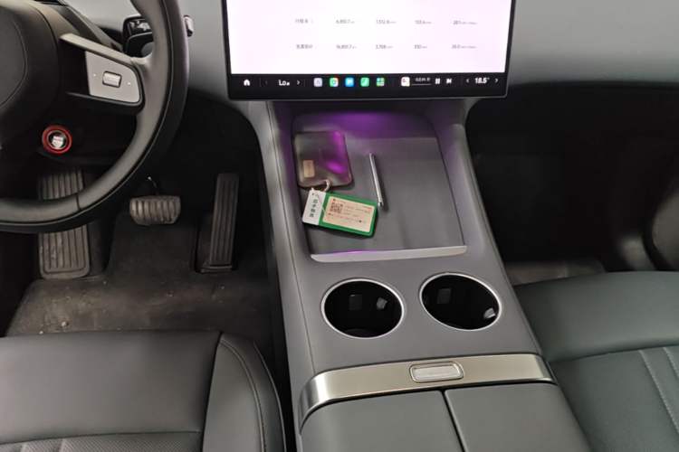 Used Xiaomi Auto YU7 2025 Ultra-Long Range High-Performance All-Wheel-Drive Max Edition Gear Lever