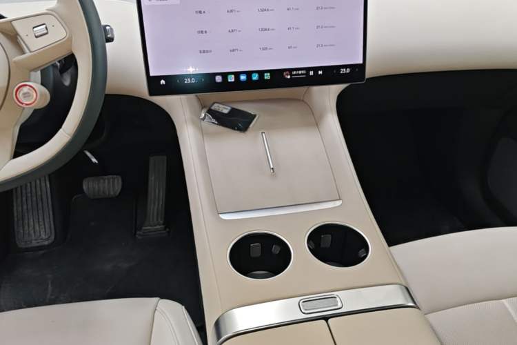 Used Xiaomi Auto YU7 2025 Ultra-Long Range High-Performance All-Wheel-Drive Max Edition Gear Lever