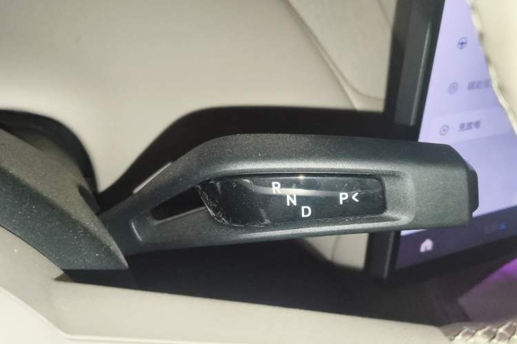 Used Xiaomi Auto YU7 2025 Ultra-Long Range Rear-Wheel Drive Version Gear Lever