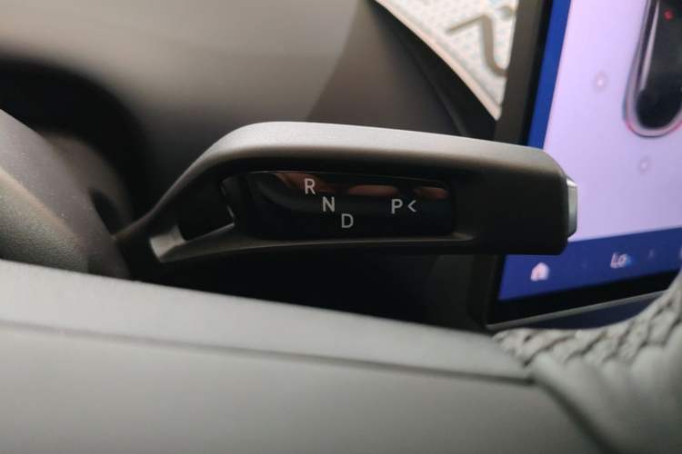 Used Xiaomi Auto YU7 2025 Ultra-Long Range High-Performance All-Wheel-Drive Max Edition Gear Lever