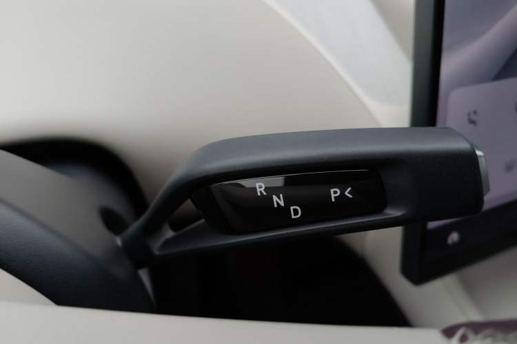 Used Xiaomi Auto YU7 2025 Ultra-Long Range High-Performance All-Wheel-Drive Max Edition Gear Lever