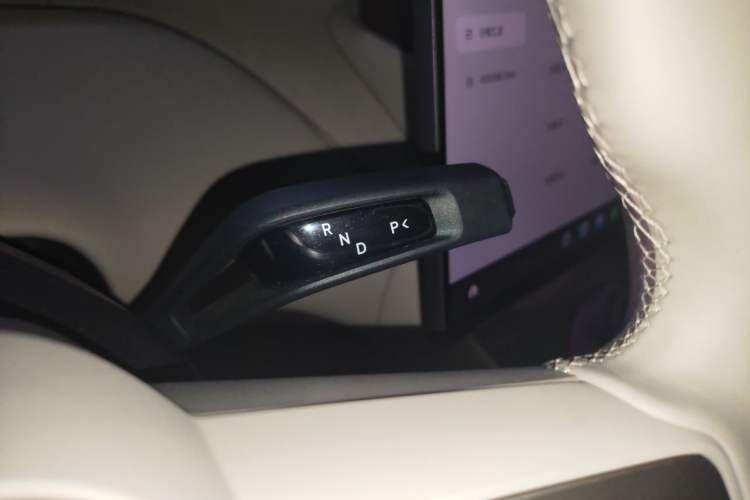 Used Xiaomi Auto YU7 2025 Ultra-Long Range High-Performance All-Wheel-Drive Max Edition Gear Lever
