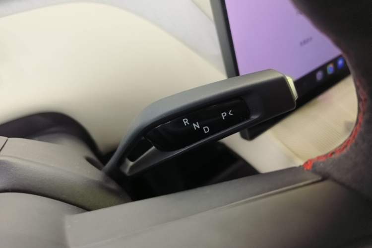Used Xiaomi Auto YU7 2025 Ultra-Long Range High-Performance All-Wheel-Drive Max Edition Gear Lever
