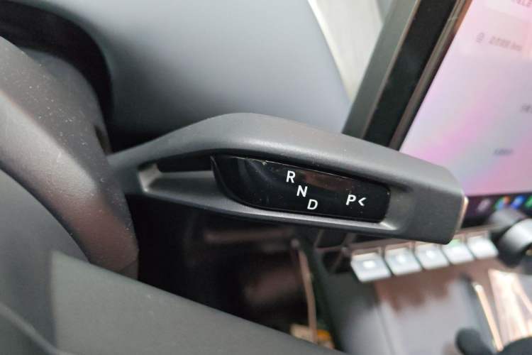 Used Xiaomi Auto YU7 2025 Ultra-Long Range High-Performance All-Wheel-Drive Max Edition Gear Lever
