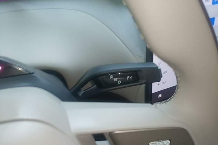 Used Xiaomi Auto YU7 2025 Ultra-Long Range Rear-Wheel Drive Version Gear Lever