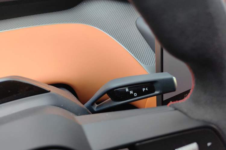 Used Xiaomi Auto YU7 2025 Ultra-Long Range High-Performance All-Wheel-Drive Max Edition Gear Lever