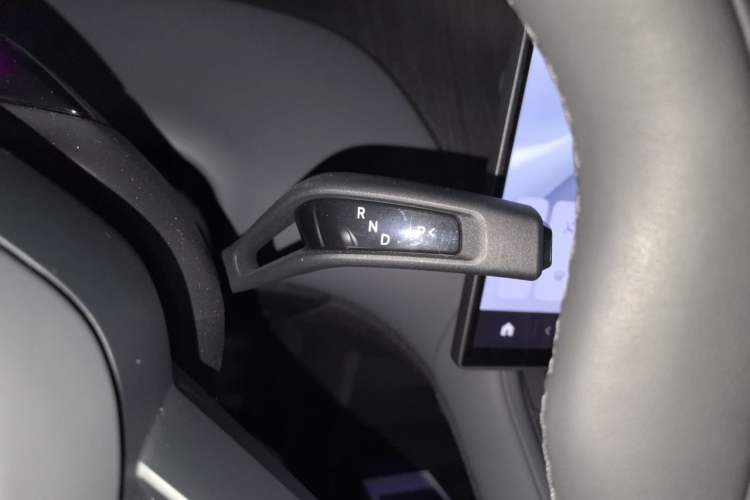 Used Xiaomi Auto YU7 2025 Ultra-Long Range High-Performance All-Wheel-Drive Max Edition Gear Lever