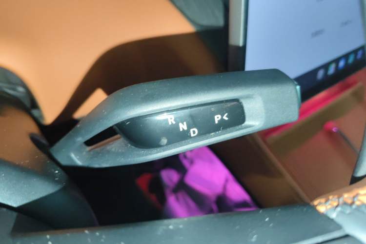 Used Xiaomi Auto YU7 2025 Ultra-Long Range All-Wheel Drive Pro Version Gear Lever