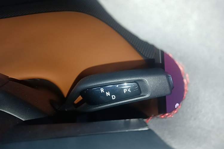 Used Xiaomi Auto YU7 2025 Ultra-Long Range High-Performance All-Wheel-Drive Max Edition Gear Lever