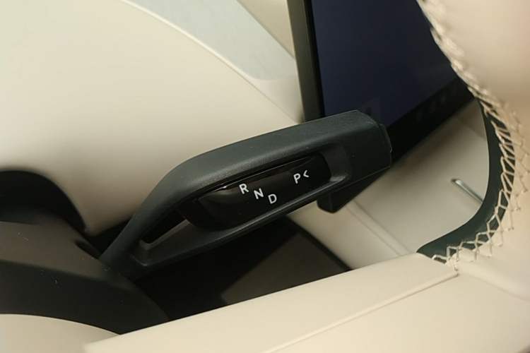 Used Xiaomi Auto YU7 2025 Ultra-Long Range Rear-Wheel Drive Version Gear Lever