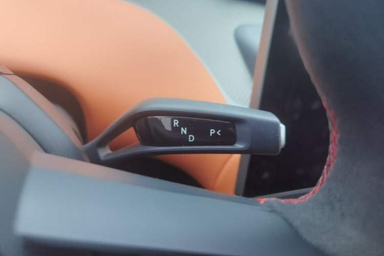 Used Xiaomi Auto YU7 2025 Ultra-Long Range High-Performance All-Wheel-Drive Max Edition Gear Lever