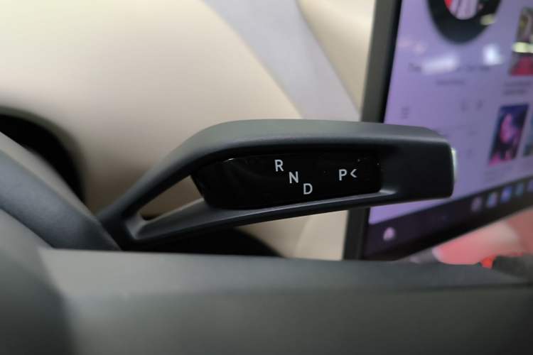 Used Xiaomi Auto YU7 2025 Ultra-Long Range High-Performance All-Wheel-Drive Max Edition Gear Lever