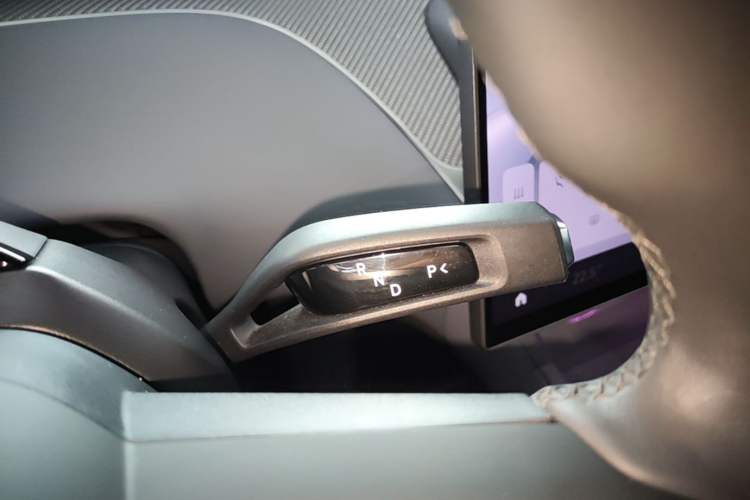 Used Xiaomi Auto YU7 2025 Ultra-Long Range High-Performance All-Wheel-Drive Max Edition Gear Lever