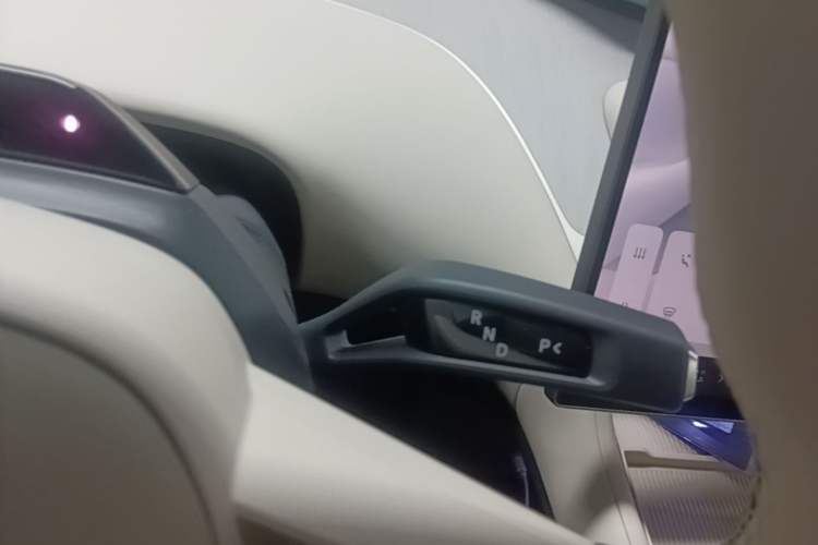 Used Xiaomi Auto YU7 2025 Ultra-Long Range Rear-Wheel Drive Version Gear Lever