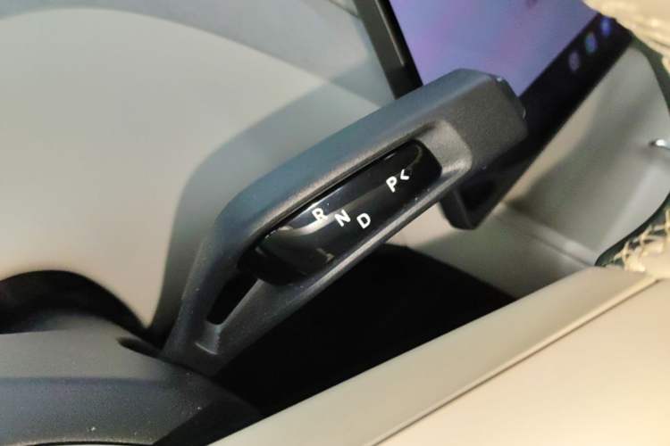 Used Xiaomi Auto YU7 2025 Ultra-Long Range Rear-Wheel Drive Version Gear Lever