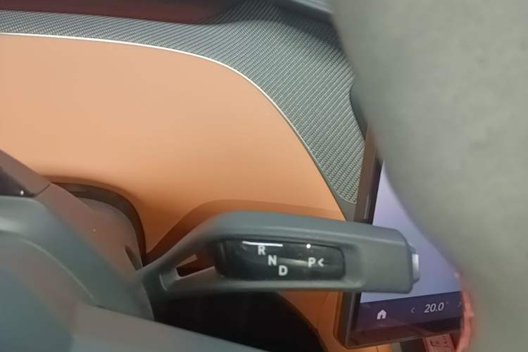 Used Xiaomi Auto YU7 2025 Ultra-Long Range High-Performance All-Wheel-Drive Max Edition Gear Lever