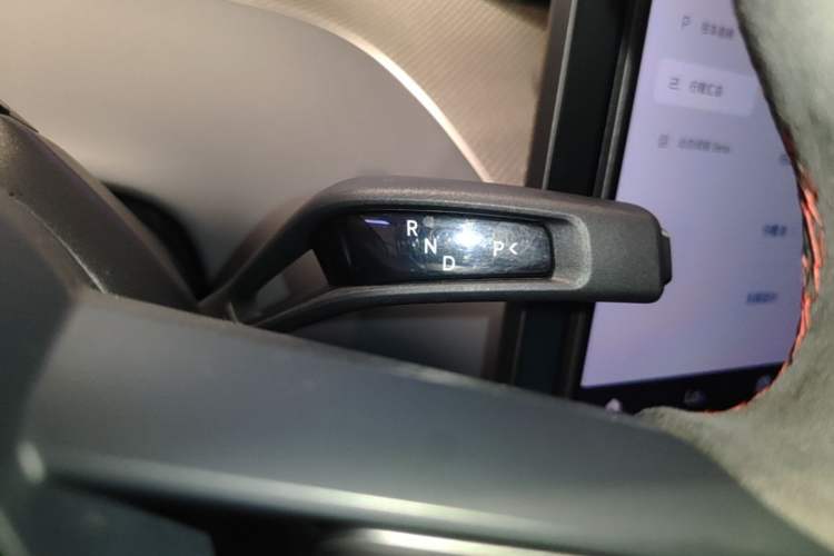 Used Xiaomi Auto YU7 2025 Ultra-Long Range High-Performance All-Wheel-Drive Max Edition Gear Lever