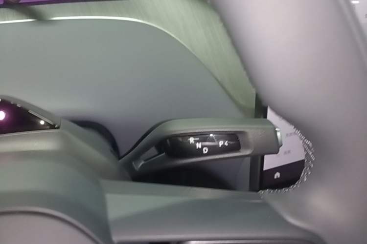 Used Xiaomi Auto YU7 2025 Ultra-Long Range Rear-Wheel Drive Version Gear Lever