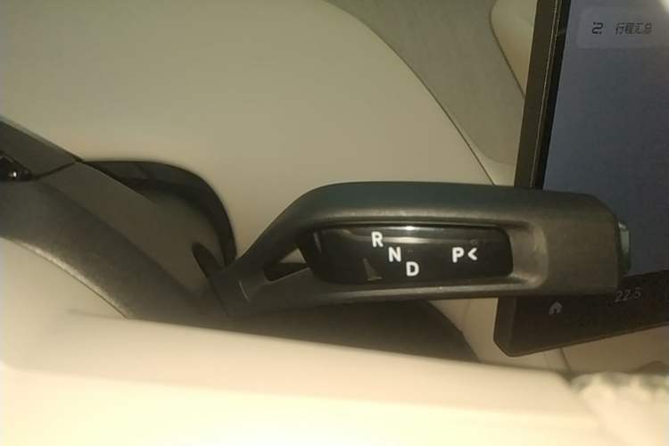 Used Xiaomi Auto YU7 2025 Ultra-Long Range High-Performance All-Wheel-Drive Max Edition Gear Lever