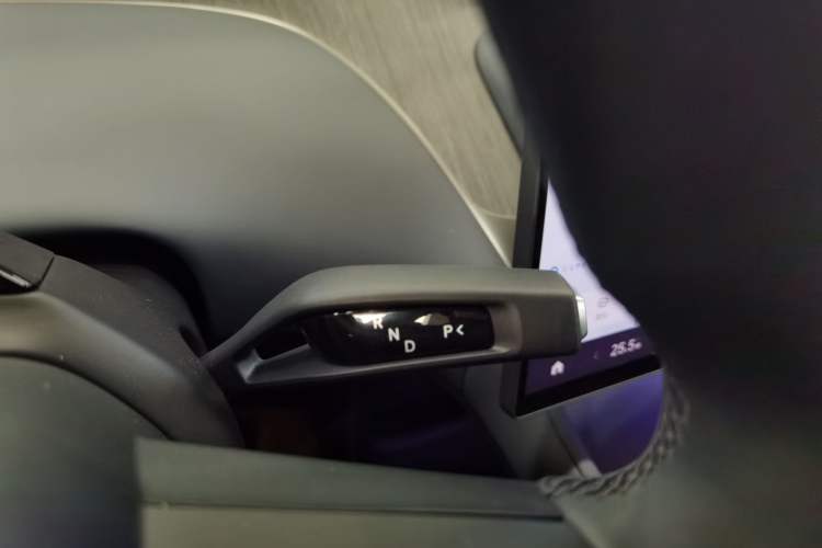 Used Xiaomi Auto YU7 2025 Ultra-Long Range High-Performance All-Wheel-Drive Max Edition Gear Lever