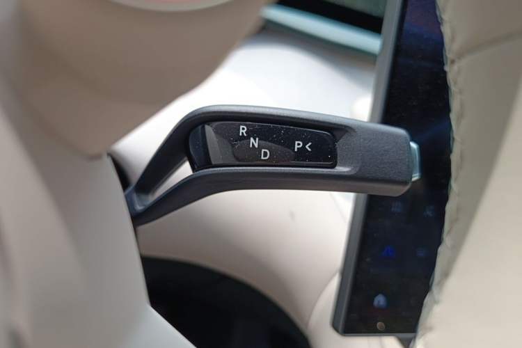 Used Xiaomi Auto YU7 2025 Ultra-Long Range High-Performance All-Wheel-Drive Max Edition Gear Lever