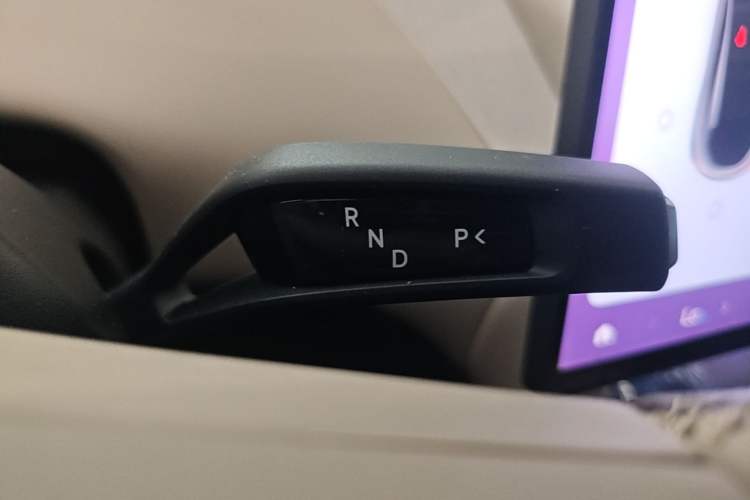 Used Xiaomi Auto YU7 2025 Ultra-Long Range High-Performance All-Wheel-Drive Max Edition Gear Lever