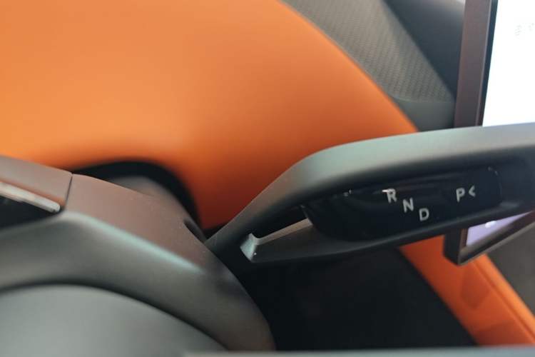 Used Xiaomi Auto YU7 2025 Ultra-Long Range High-Performance All-Wheel-Drive Max Edition Gear Lever