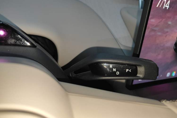 Used Xiaomi Auto YU7 2025 Ultra-Long Range Rear-Wheel Drive Version Gear Lever