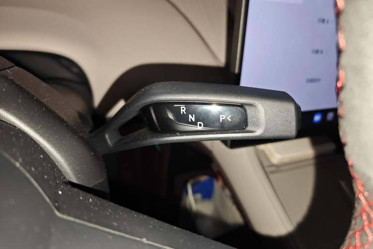 Used Xiaomi Auto YU7 2025 Ultra-Long Range High-Performance All-Wheel-Drive Max Edition Gear Lever