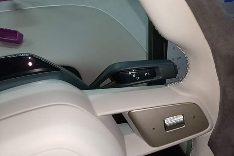 Used Xiaomi Auto YU7 2025 Ultra-Long Range All-Wheel Drive Pro Version Gear Lever