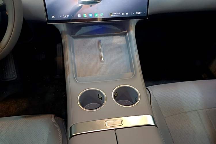 Used Xiaomi Auto YU7 2025 Ultra-Long Range Rear-Wheel Drive Version Gear Lever