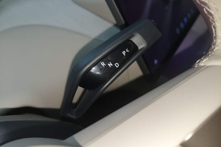 Used Xiaomi Auto YU7 2025 Ultra-Long Range High-Performance All-Wheel-Drive Max Edition Gear Lever