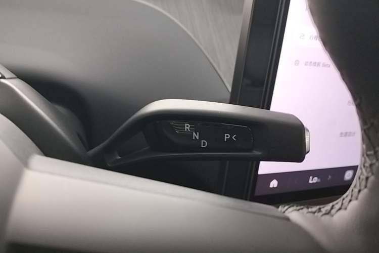 Used Xiaomi Auto YU7 2025 Ultra-Long Range High-Performance All-Wheel-Drive Max Edition Gear Lever