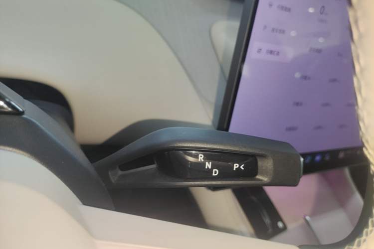 Used Xiaomi Auto YU7 2025 Ultra-Long Range High-Performance All-Wheel-Drive Max Edition Gear Lever