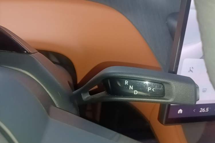 Used Xiaomi Auto YU7 2025 Ultra-Long Range High-Performance All-Wheel-Drive Max Edition Gear Lever