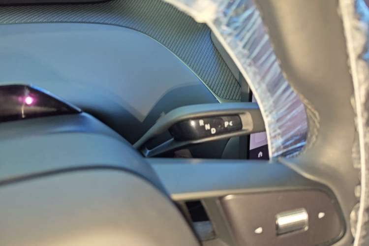 Used Xiaomi Auto YU7 2025 Ultra-Long Range High-Performance All-Wheel-Drive Max Edition Gear Lever